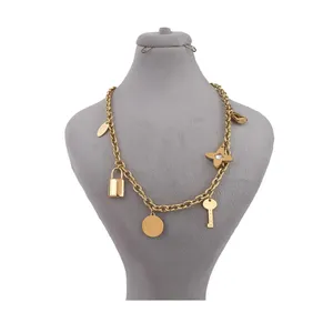 گردنبند زنانه طرح قفل و کلید