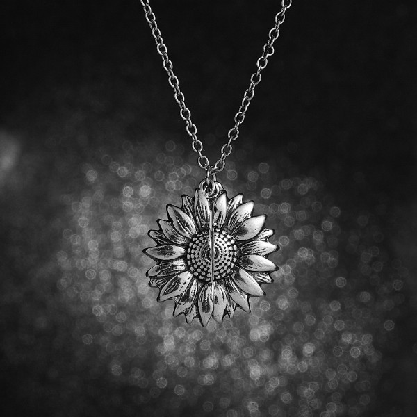 گردنبند دخترانه مدل behind