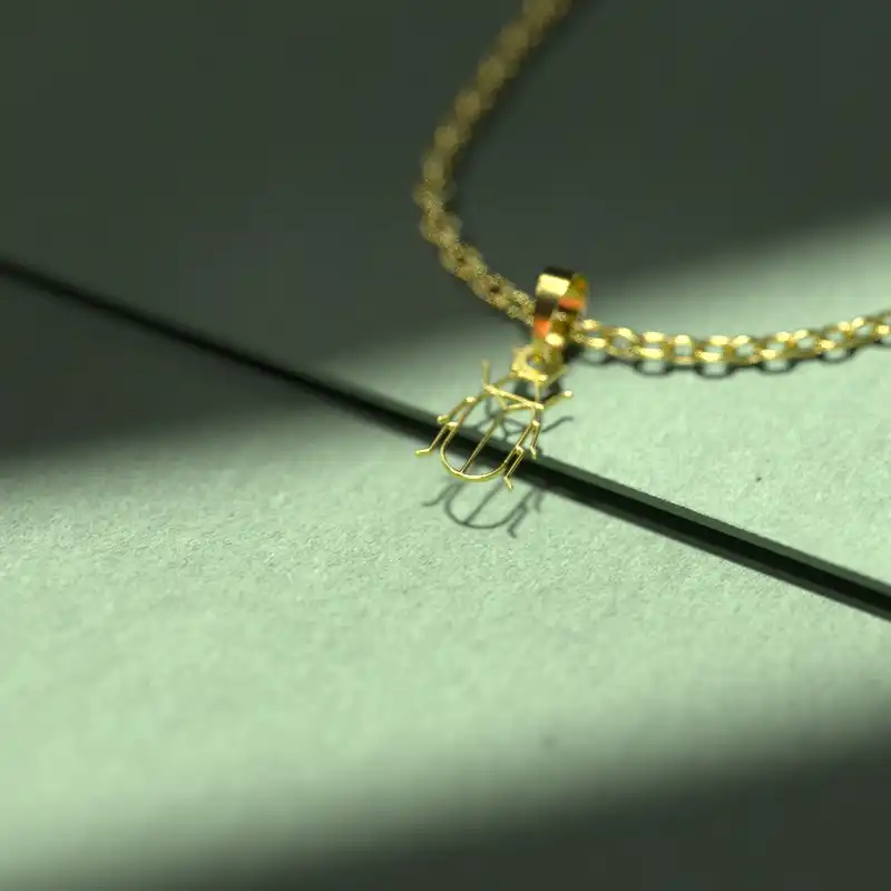 گردنبند طلا 18 عیار زنانه مدوپد مدل حشره کد B3-1-1103