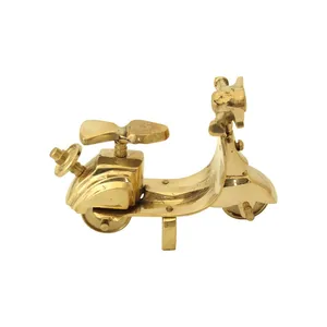 مجسمه برنزی طرح موتور وسپا کد 1266