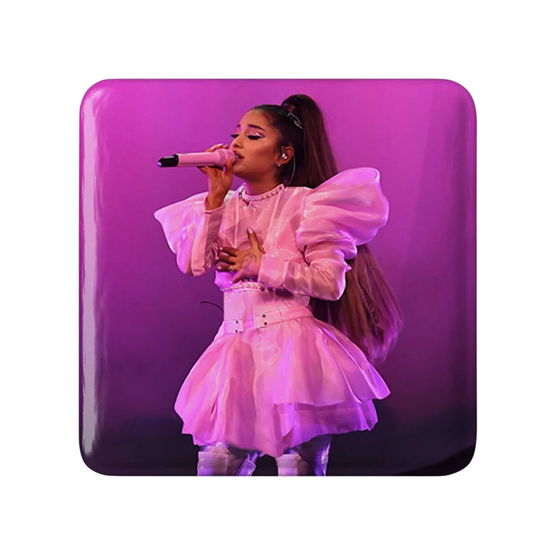 مگنت خندالو طرح آریانا گرانده Ariana Grande  مدل مربعی کد 19061