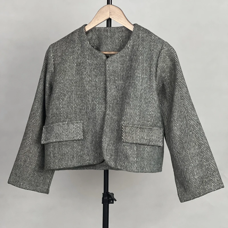 عکس شماره 3 : ست کت و دامن رسمی زنانه مدل پشمی کجراه کد ak1469