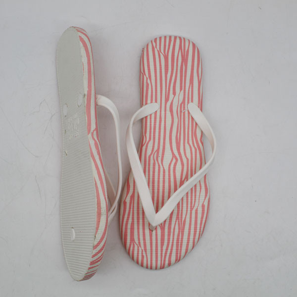 دمپایی لاانگشتی زنانه نیکتا مدل 037 موج کد 1368-RD