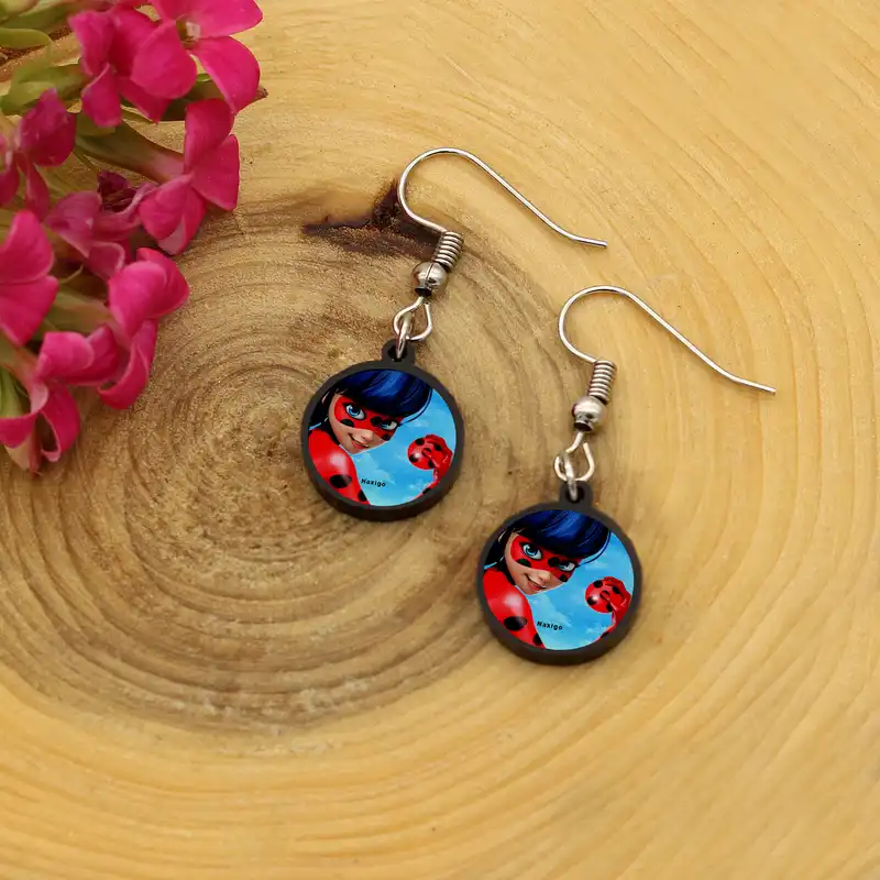 گوشواره زنانه ناکسیگو مدل شب تاب طرح دختر کفشدوزکی کد ES8183