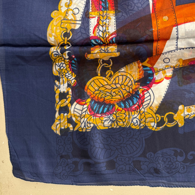 روسری زنانه مدل حریر ابرشیم زنجیره ای کد 7