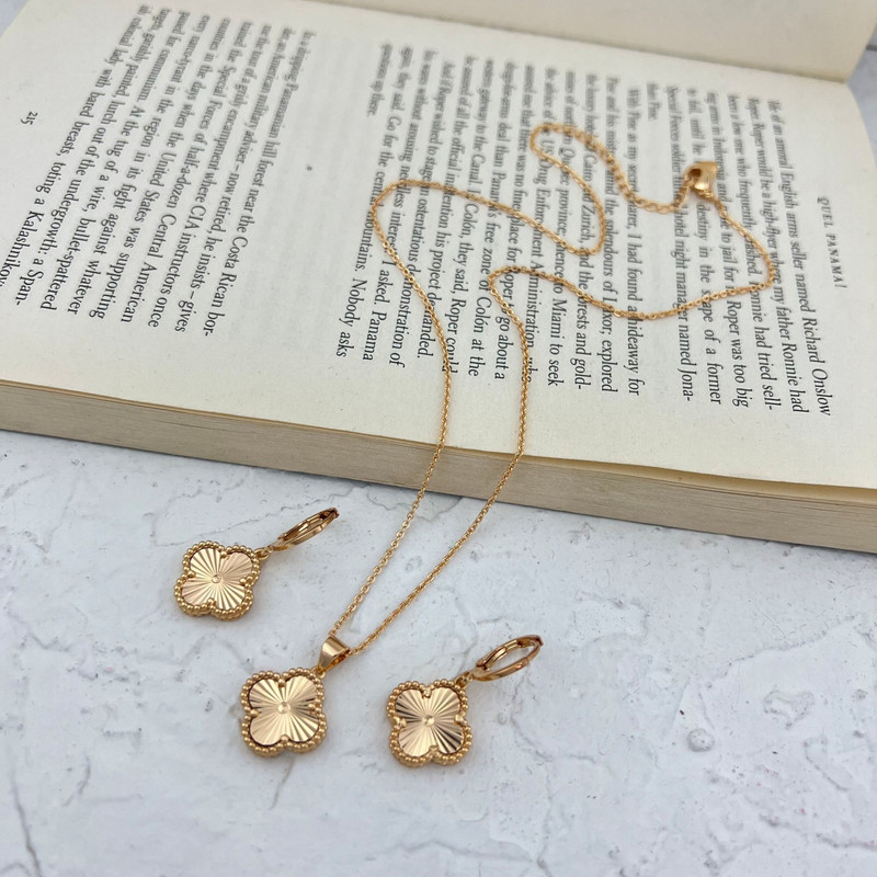 نیم ست زنانه مدل گل چهار پر کد M4104