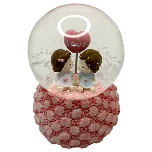 گوی موزیکال مدل Love طرح عشق کودکی کد A4088