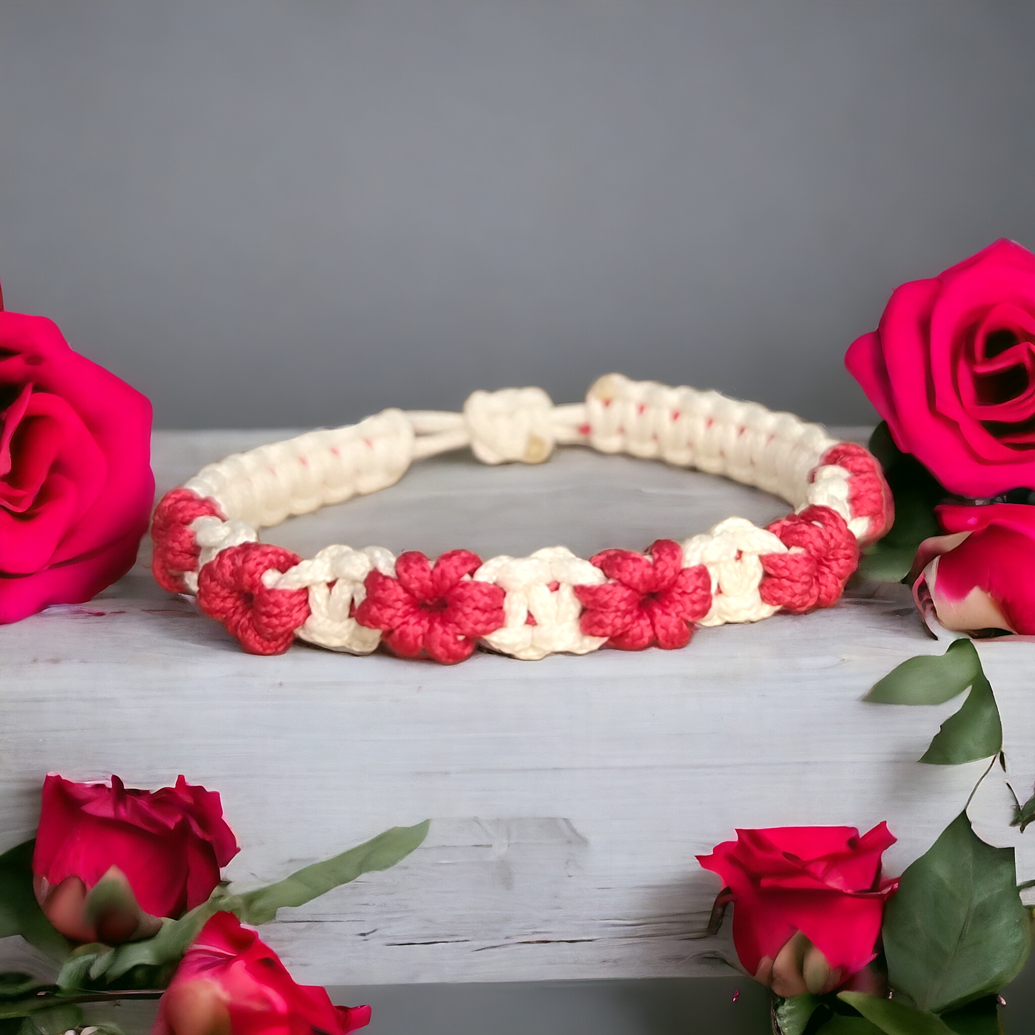 دستبند دخترانه مدل بافت گل مینیمایز