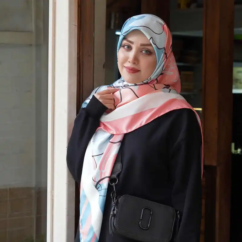روسری زنانه مدل ابریشم طرح لاکچری دور دست دوز کد ana-3010