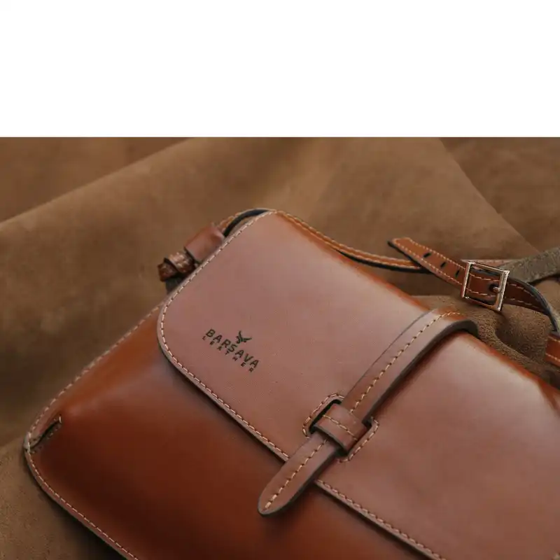 کیف دوشی زنانه چرم بارثاوا مدل 1257