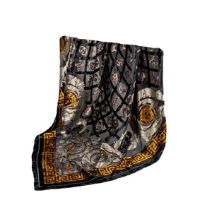 روسری زنانه ورساچه مدل مخمل چهارخونه