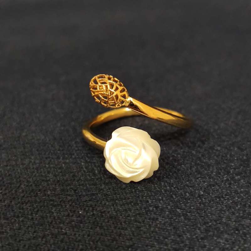  انگشتر طلا 18 عیار زنانه قیراط طرح گل کد GH1574
