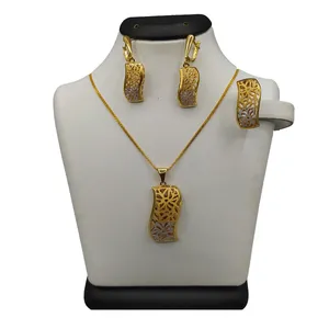 نیم ست طلا 18 عیار زنانه مدل ریناس