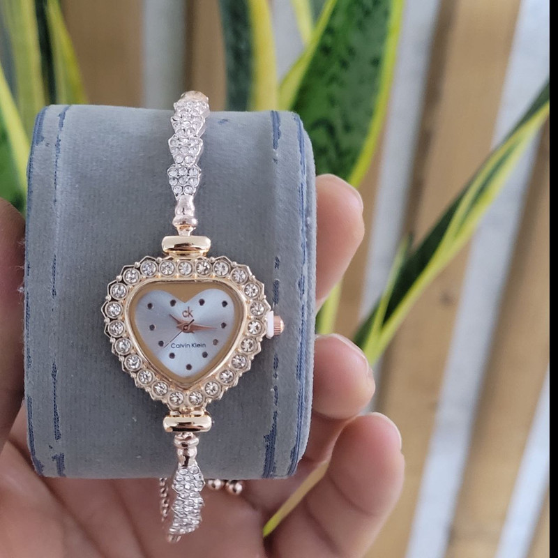 ساعت مچی عقربه ای زنانه مدل کرواتی قلبی ساعت مچی عقربه ای زنانه مدل کرواتی قلبی