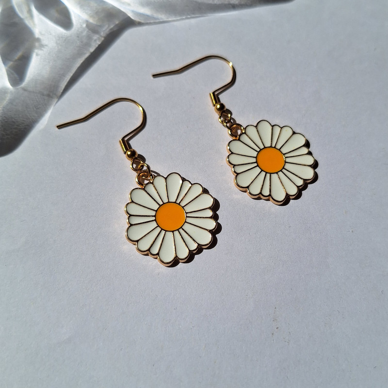 گوشواره زنانه مدل بابونه گوشواره زنانه مدل بابونه