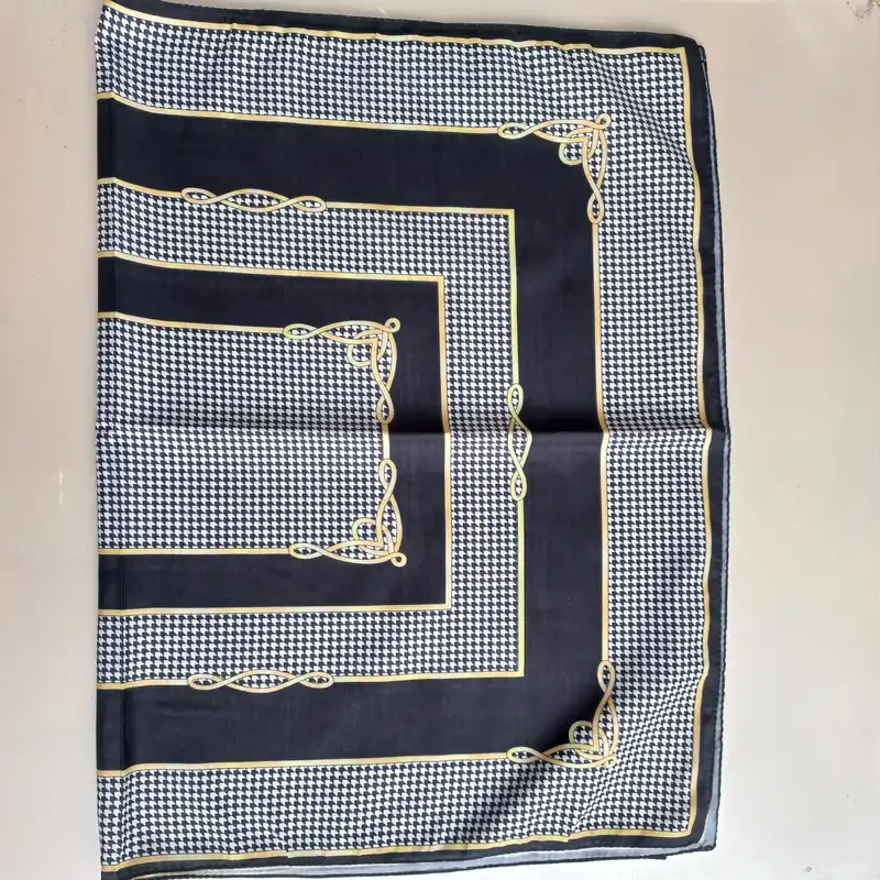 شال زنانه مدل نخی مجلسی پیچازی حاشیه گلدار