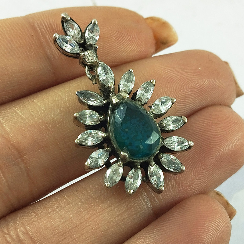 آویز گردنبند نقره زنانه سلین کالا مدل زمرد کد 10 آویز گردنبند نقره زنانه سلین کالا مدل زمرد کد 10