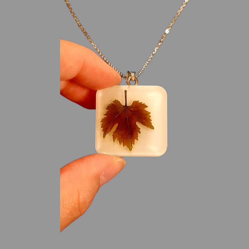 نیم ست زنانه مدل برگ پاییزی طبیعی شبتاب نیم ست زنانه مدل برگ پاییزی طبیعی شبتاب