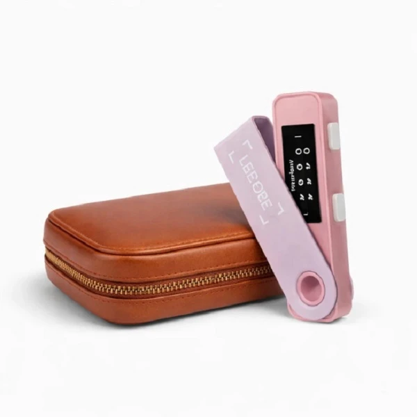 عکس شماره 3 : کیف پول سخت افزاری لجر مدل نانو اس پلاس به همراه کیف محافظ