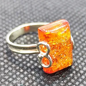 انگشتر نقره زنانه مدل سنگ کهربا لهستانی کد 9544