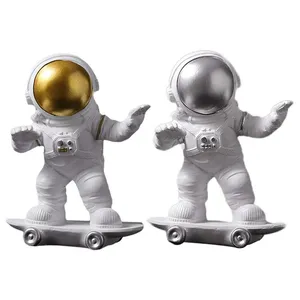 مجسمه مدل فضانورد اسکیت باز مجموعه 2 عددی