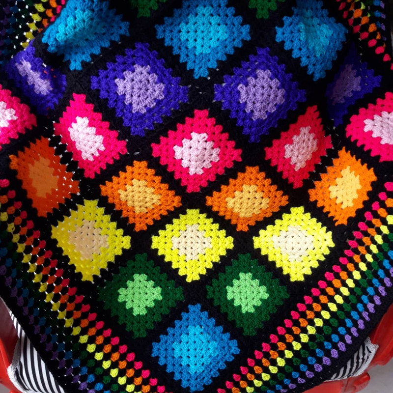 شال مبل مدل هفت رنگ سایز 90x90 سانتیمتر