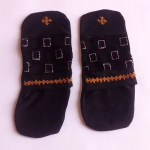 جوراب زنانه دست دوز مدل سوزن دوزی کد 001