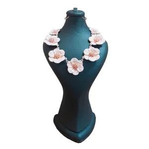 گردنبند زنانه مدل پرگل 2