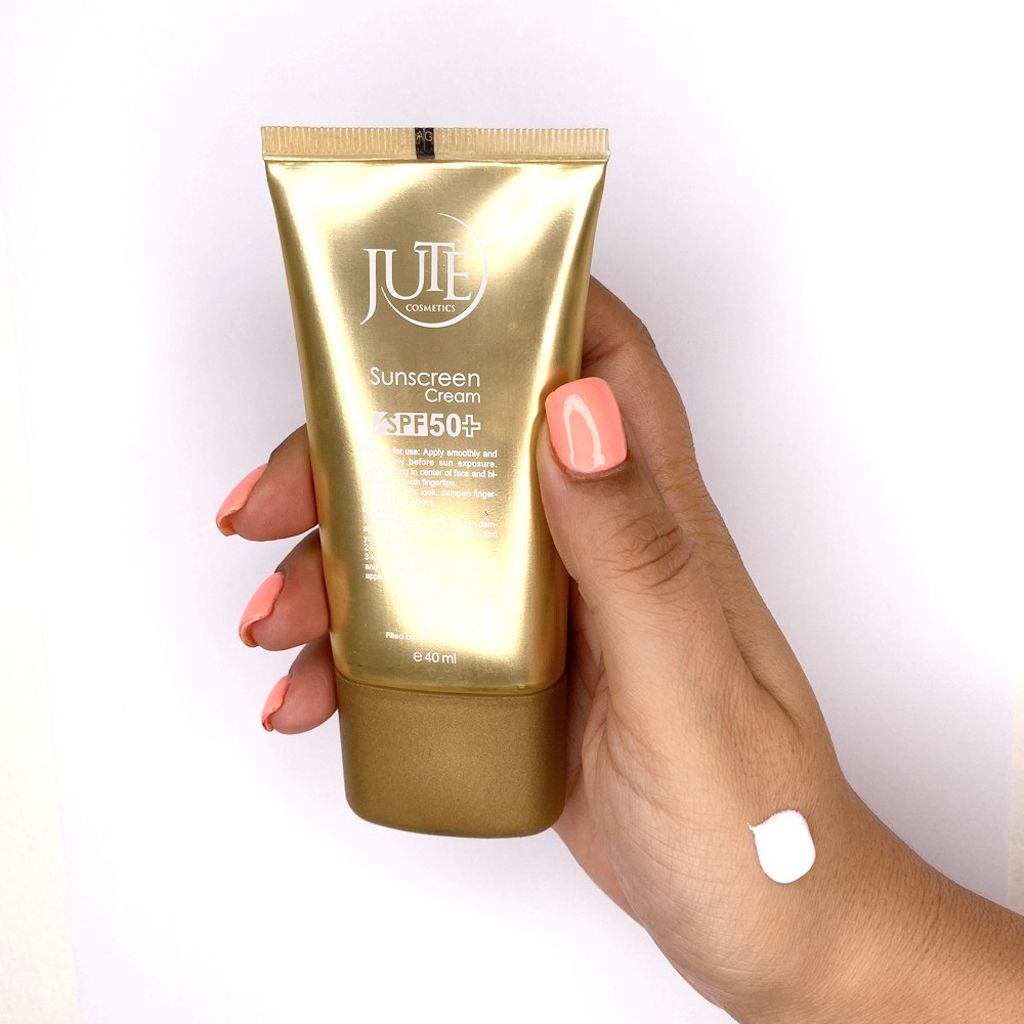 کرم ضد آفتاب بی‌رنگ ژوت، SPF 50، مدل smooth silky feel، مناسب پوست‌های چرب حجم 40 میلی‌لیتر، محافظت‌کننده در برابر اشعه‌های UVA و UVB، دارای فرمولاسیون فاقد چربی، با ماندگاری 2 ساعته -  - 10