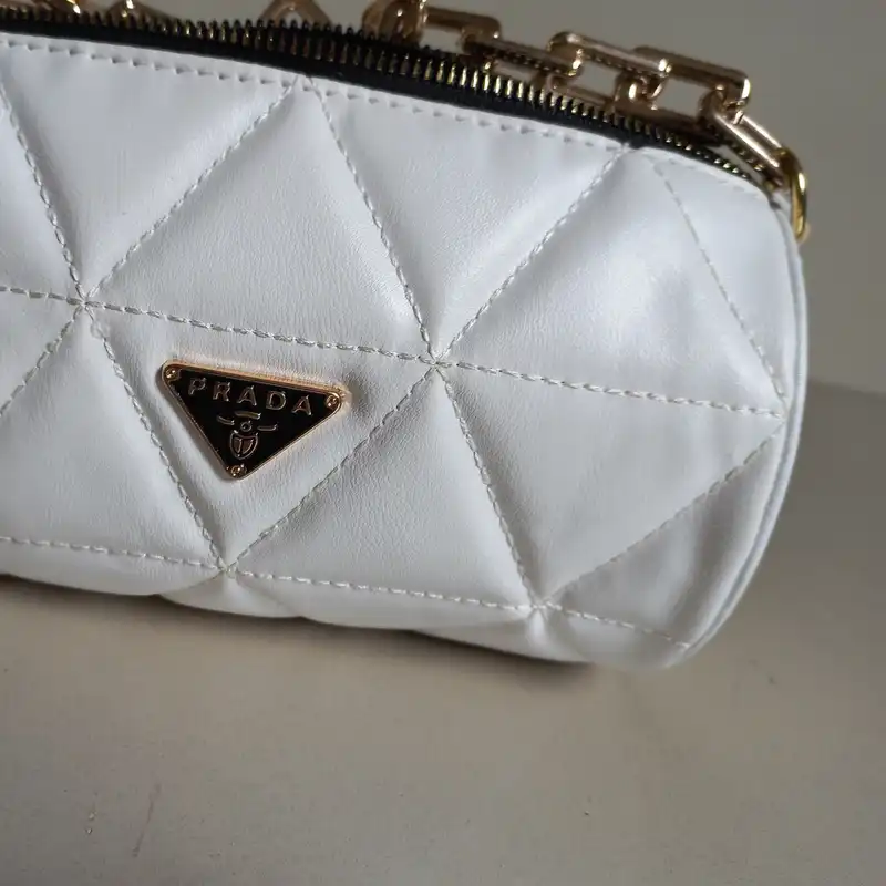 کیف رودوشی زنانه پرادا مدل استوانه ای زنجیر دار