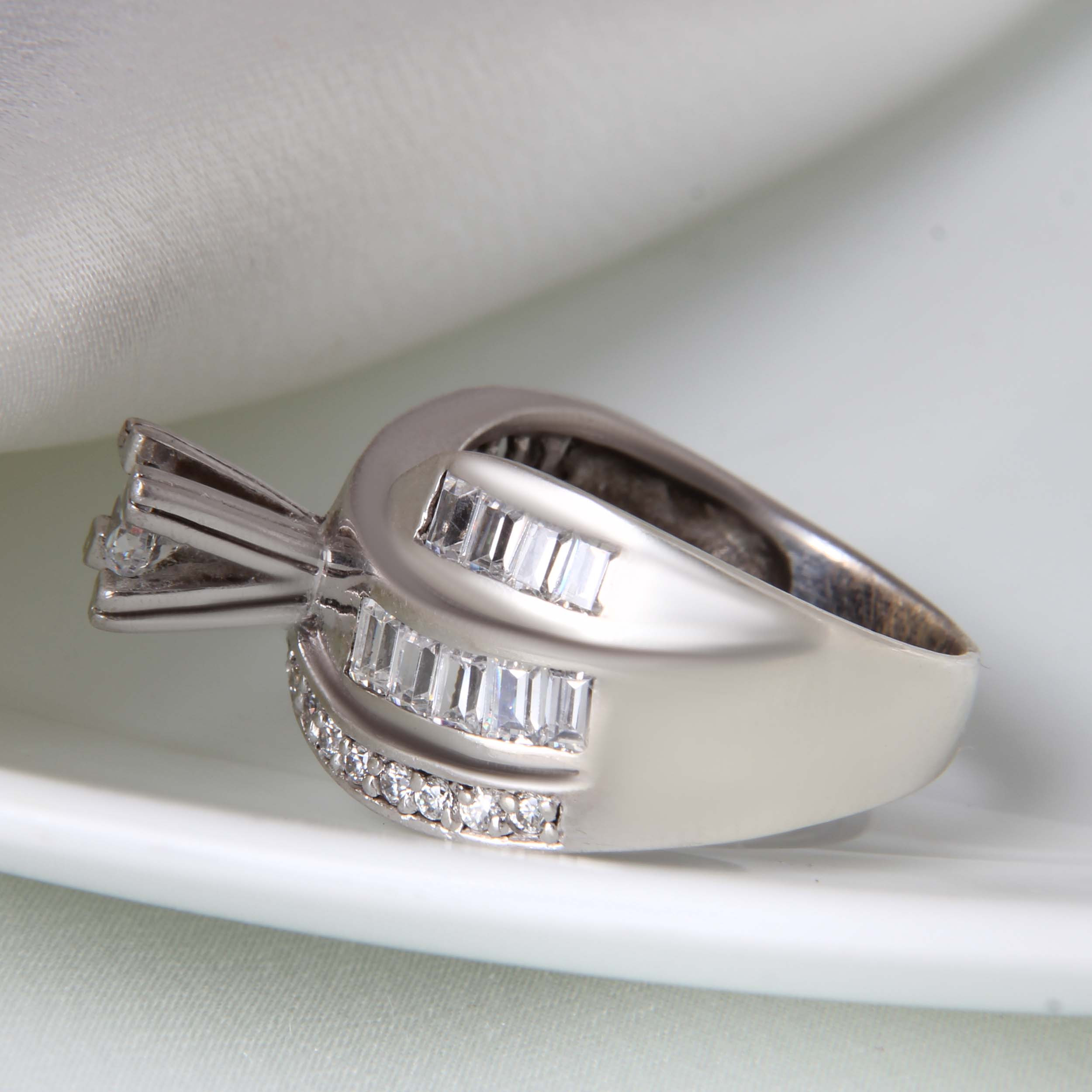 انگشتر نقره زنانه مدل رادیوم کد AWR_825