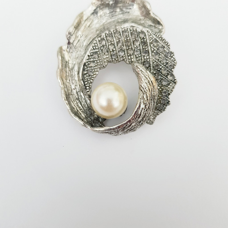 سنجاق سینه زنانه مدل دایره مروارید