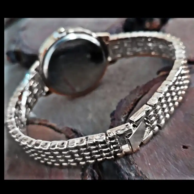 ساعت مچی عقربه ای زنانه مدل Svr03