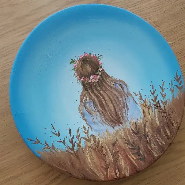 بشقاب دیوارکوب سفالی طرح دخترونه