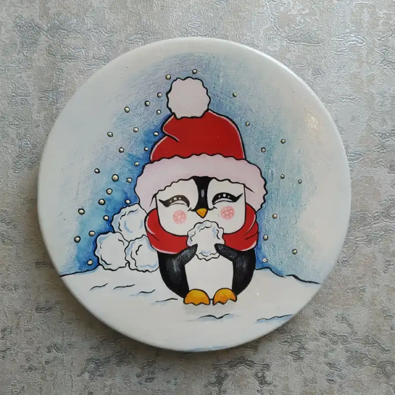 بشقاب دیوارکوب سفالی طرح کودکانه مدل پنگوئن