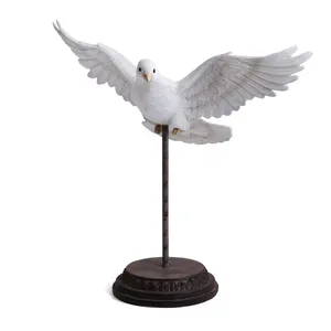 تندیس فردریک لورنز مدل پر پرواز 