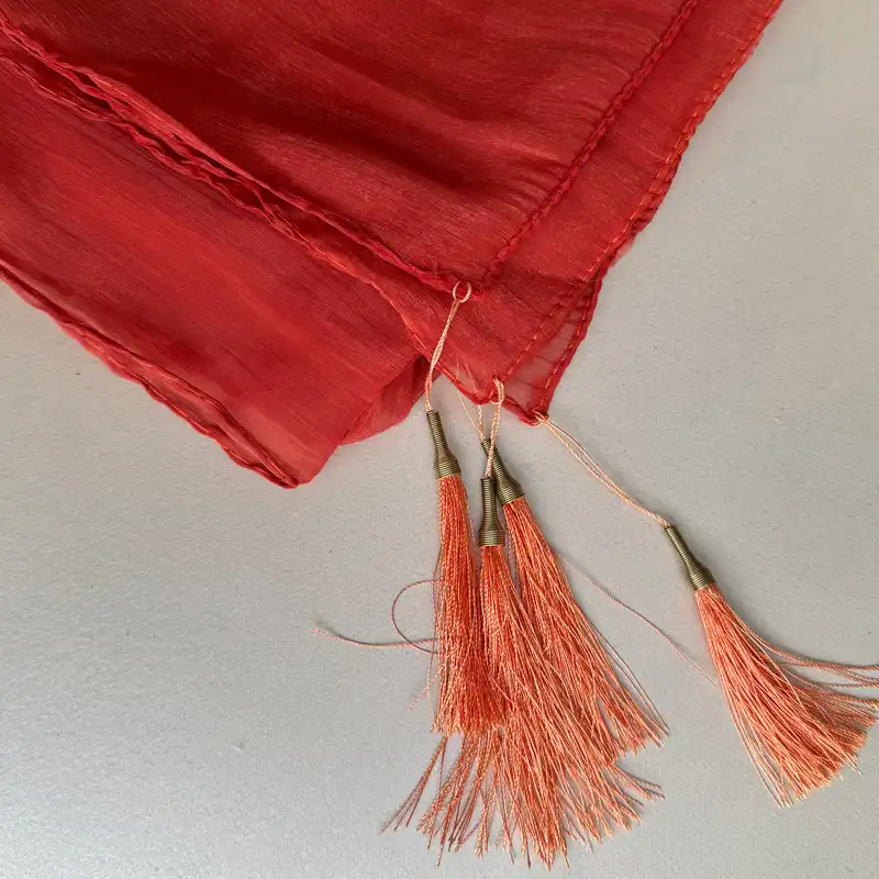 شال زنانه مدل حریر شیشه ای ساده و نازک منگوله دار کد 14