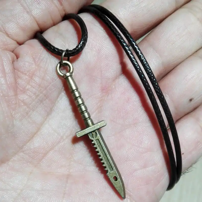 گردنبند مردانه مدل شمشیر کد 203