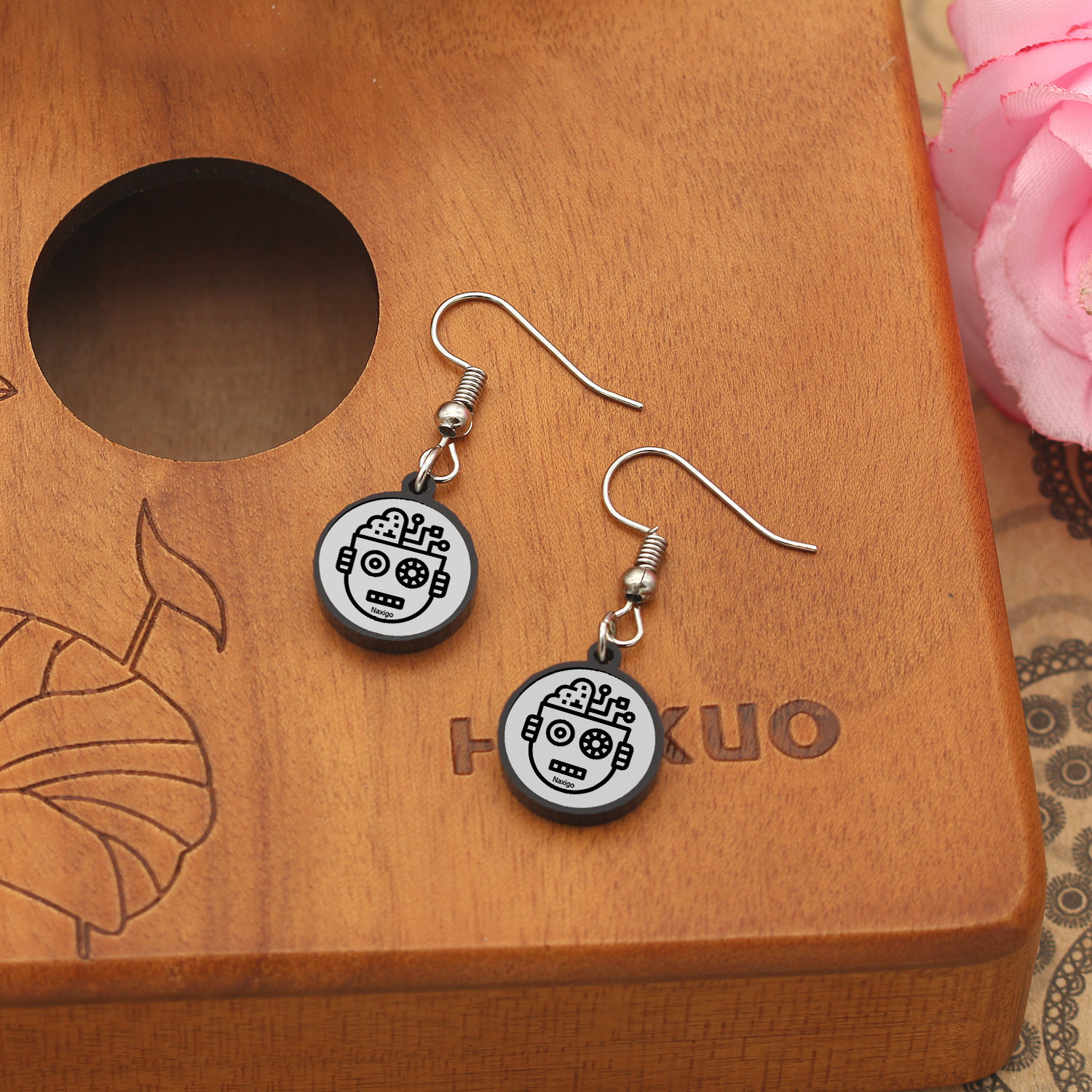 گوشواره زنانه ناکسیگو مدل شب تاب طرح رباتیک کد ES8088 گوشواره زنانه ناکسیگو مدل شب تاب طرح رباتیک کد ES8088