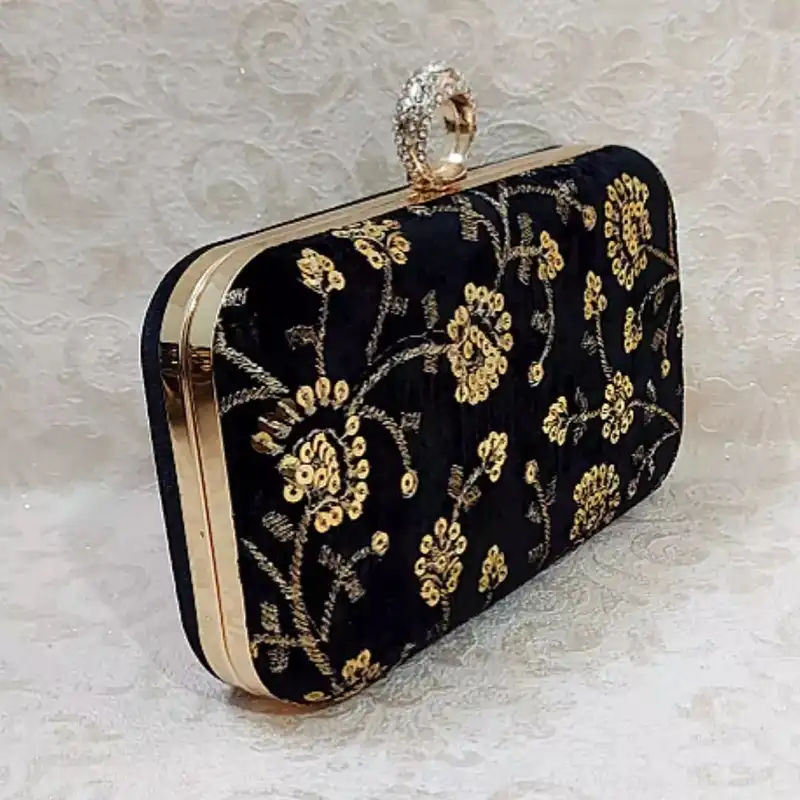 کیف زنانه مدل کلاچ مخمل سوزندوزی شده