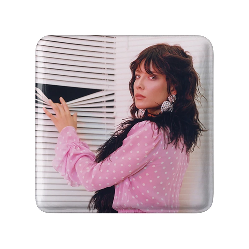 مگنت خندالو طرح هالزی Halsey  مدل مربعی کد 19105