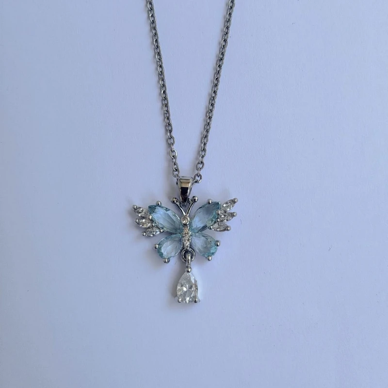 عکس شماره 2 : گردنبند دخترانه مدل پروانه ای نگین دار