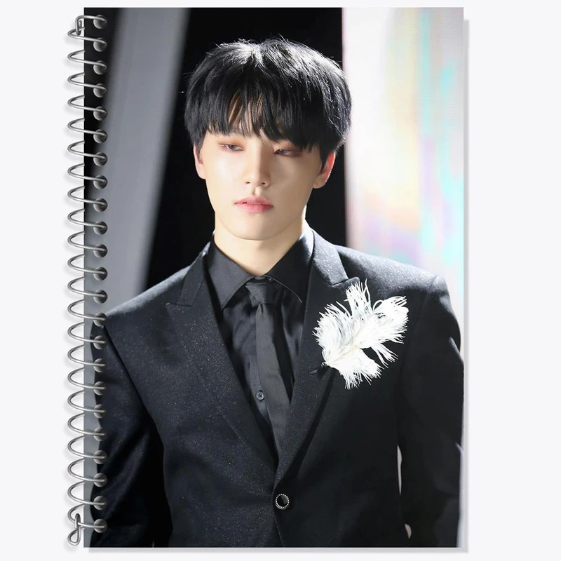 دفتر زبان 50 برگ خندالو مدل دو خط طرح مینگیو گروه سونتین Seventeen کد 21629