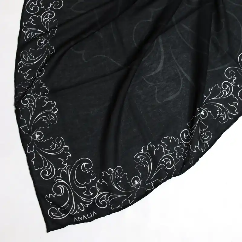 روسری زنانه مدل نخی خنک حاشیه دار ساده کد 7010