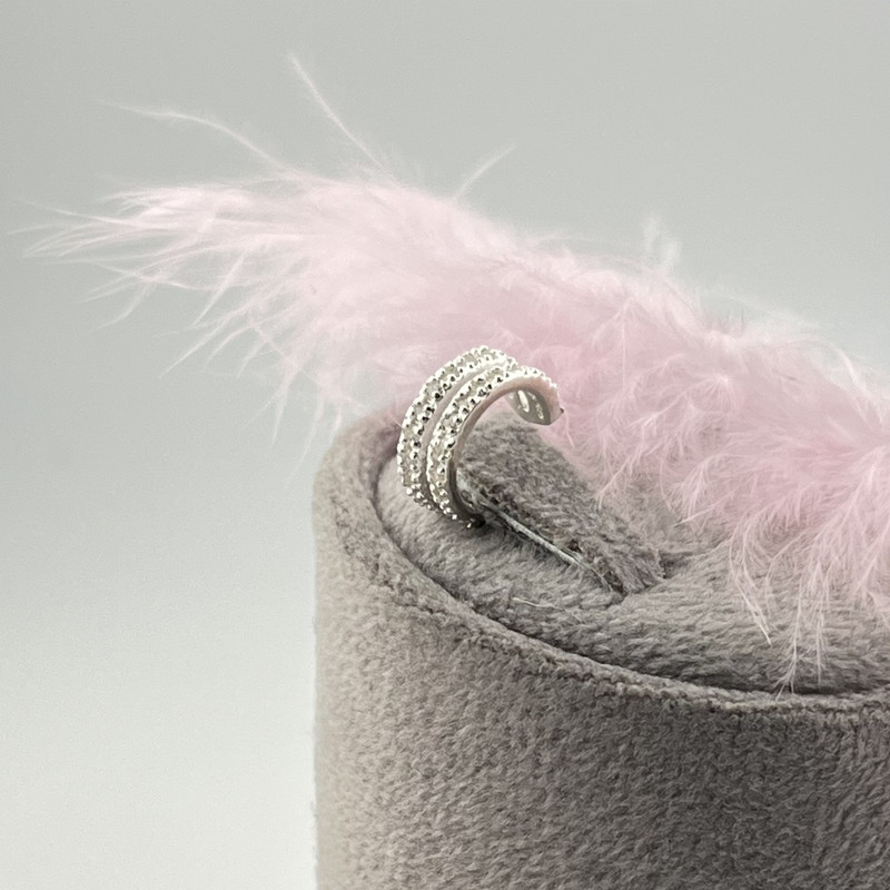 پیرسینگ نقره زنانه مدل حلقهای نگین دار پیرسینگ نقره زنانه مدل حلقهای نگین دار