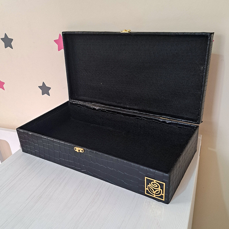 جعبه هدیه مدل باکس چرمی مستطیلی درب دار کد 30