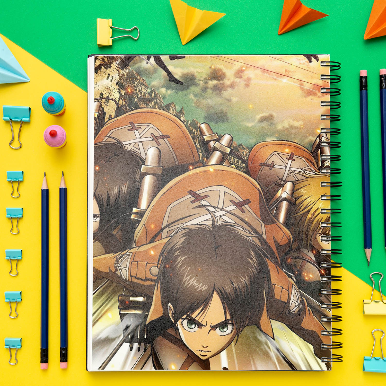 دفتر مشق باژیکان طرح انیمه اتک آن تایتان Attack On Titan کد 20211455 به همراه استیکر لپ تاپ مجموعه 14 عددی