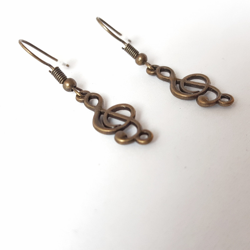 گوشواره دخترانه نمدیکا طرح کلید سل گوشواره دخترانه نمدیکا طرح کلید سل