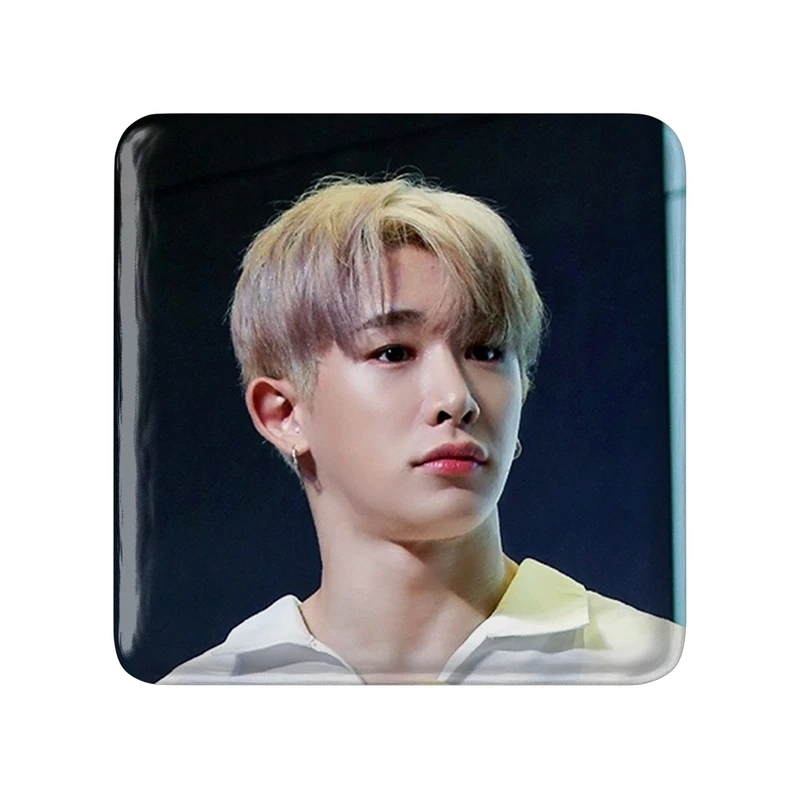 مگنت خندالو طرح ونهو گروه مانستا اکس Monsta X  مدل مربعی کد 21187