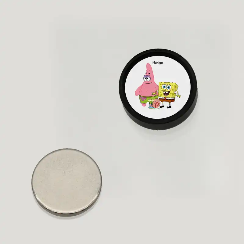 پیرسینگ گوش ناکسیگو مدل شب تاب طرح باب اسفنجی کد PM6483